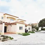 Casa Louisa بيت للعطل *